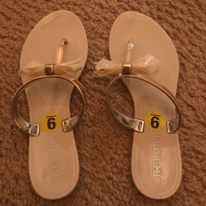 Report sandals with bows